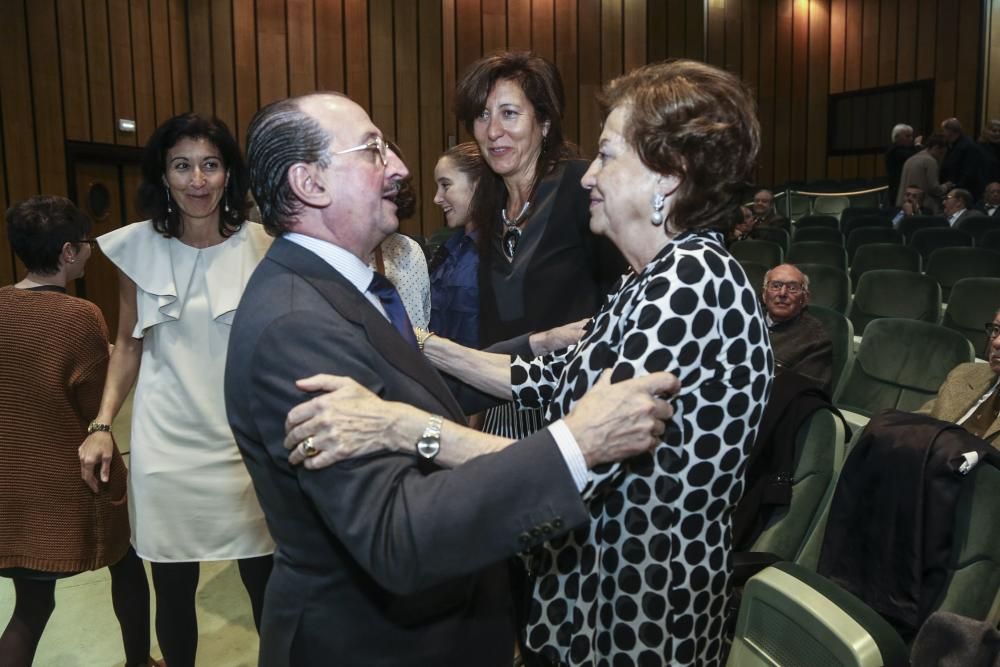 Homaneja a Barthe Aza en el Colegio de Médicos