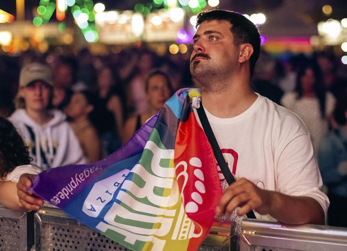 Aquí puedes ver todas las imágenes del primer día de Ibiza Pride 2026 en s'Arenal Aquí puedes ver todas las imágenes del primer día de Ibiza Pride 2026 en s'Arenal
