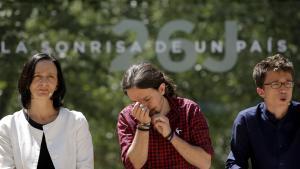 Carolina Bescansa, Pablo Iglesias e Íñigo Errejón, durante un acto de Podemos.