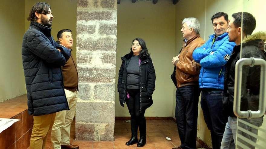 Comienza la instalación del ascensor en la Casa de Cultura llanisca