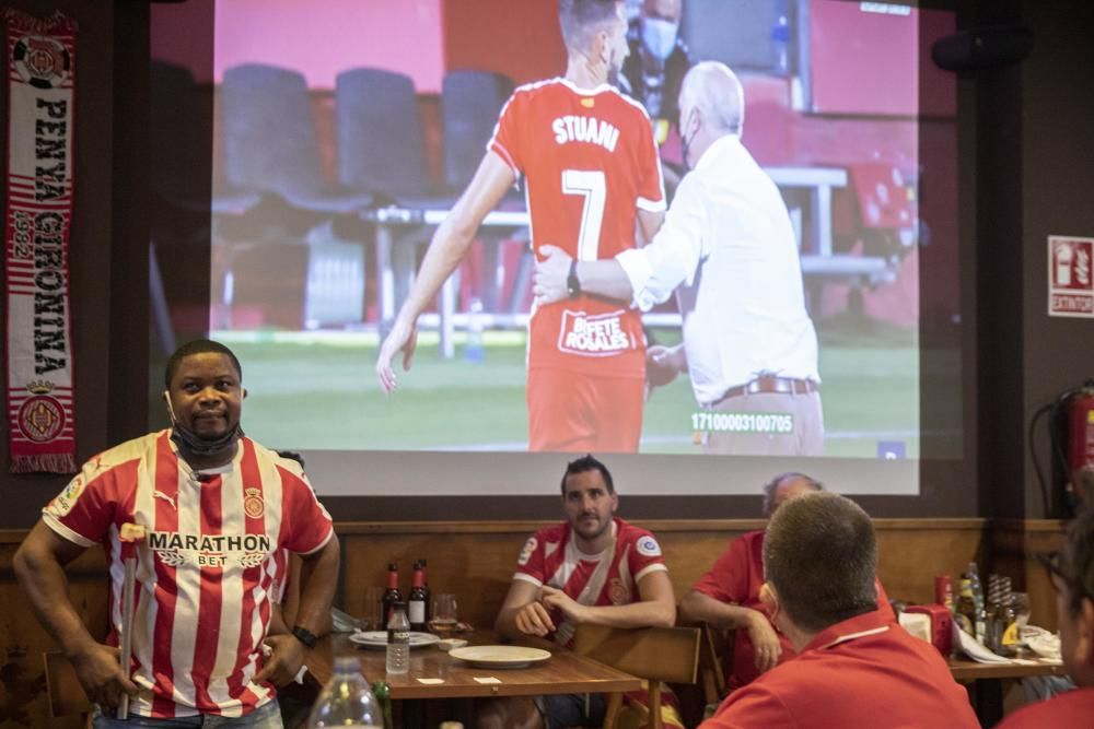 L'afició del Girona viu lluny de Montilivi la decepció.