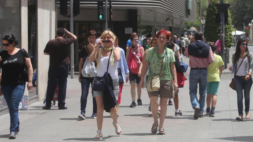 El alcalde reabre el debate sobre la apertura total del comercio en domingo