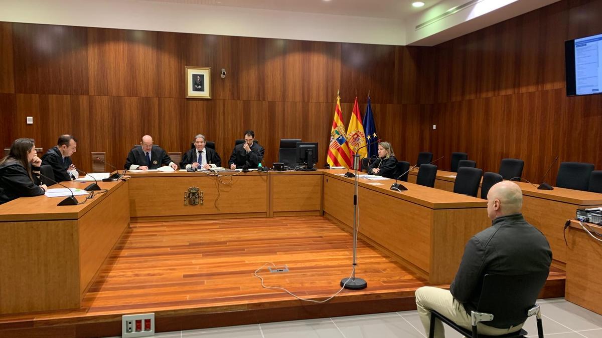 Z. N., en  el banquillo de los acusados de la Audiencia Provincial de Zaragoza.