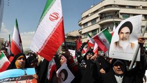 Manifestación contra el ataque de Israel sobre Irán después del rezo del viernes en Teherán, el 19 de abril de 2024