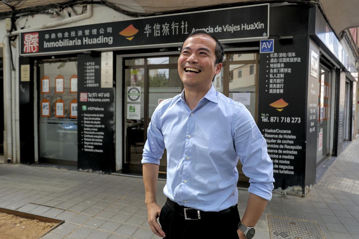 Minwei Jiang montó hace años una inmobiliaria en PereGarau.