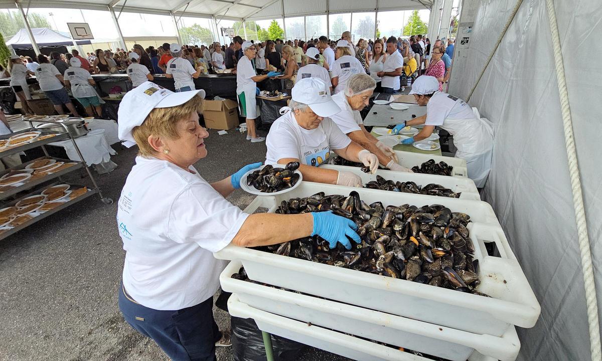 Moaña exalta su mejillón en una fiesta que vende cinco toneladas de producto en menos de tres horas