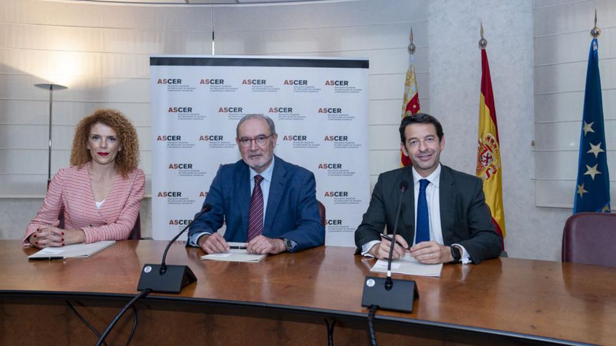 Firma del convenio entre Ascer y PwC. | LEVANTE-EMV