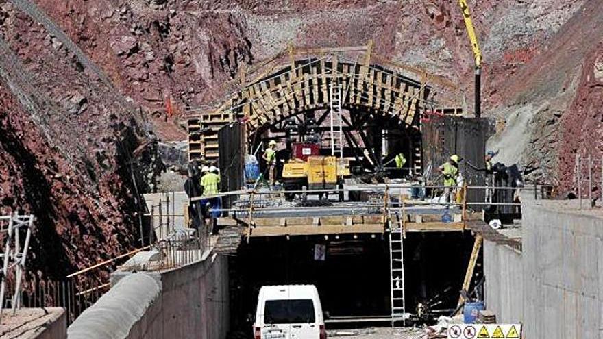 Trabajos de construcción del embalse de Mularroya. | SERVICIO ESPECIAL