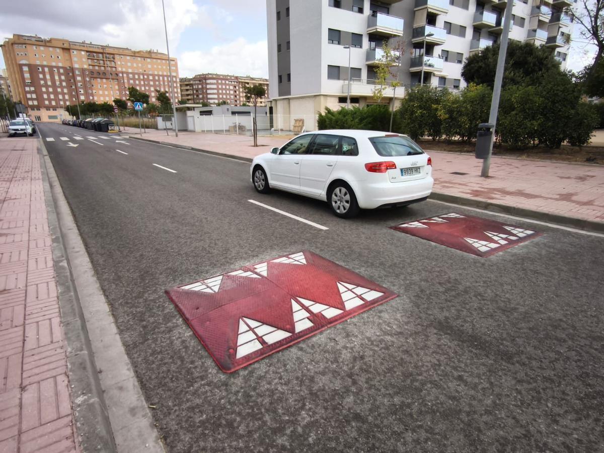 Imagen de los nuevos badenes en la calle Río Ter de Castelló.