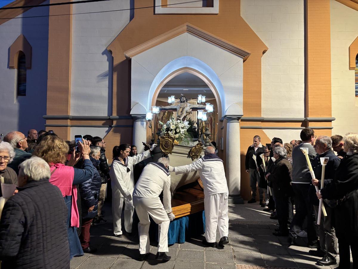 Las imágenes de la multitudinaria procesión de subida de la imagen del Santísimo Cristo del Mar de Benicarló