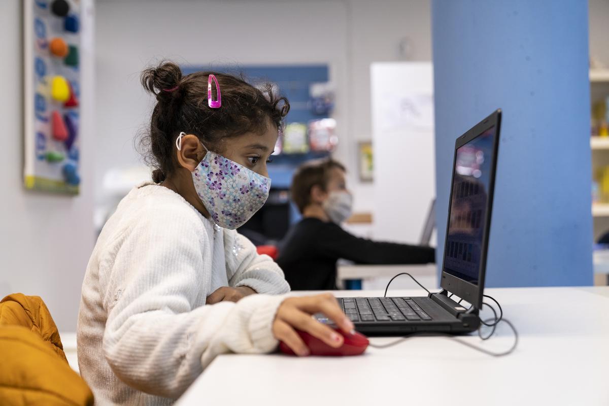 Més dones al sector tecnològic, menys fractura digital de gènere Més dones al sector tecnològic, menys fractura digital de gènere