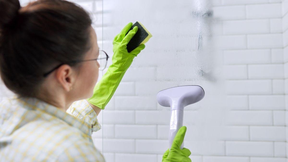 Cómo eliminar el olor a humedad del baño y el moho de la ducha con ingredientes que tienes en casa