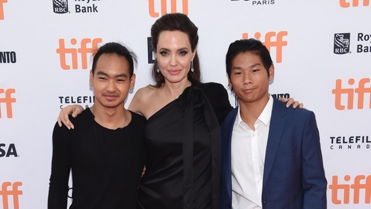 Angelina Jolie y sus hijos en la alfombra roja de Toronto