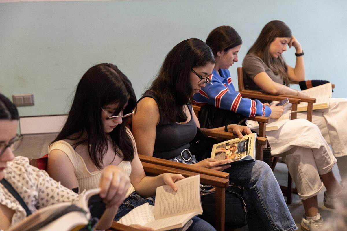 Fiesta de la Lectura en la Antigua Fabrica Damm de Barcelona
