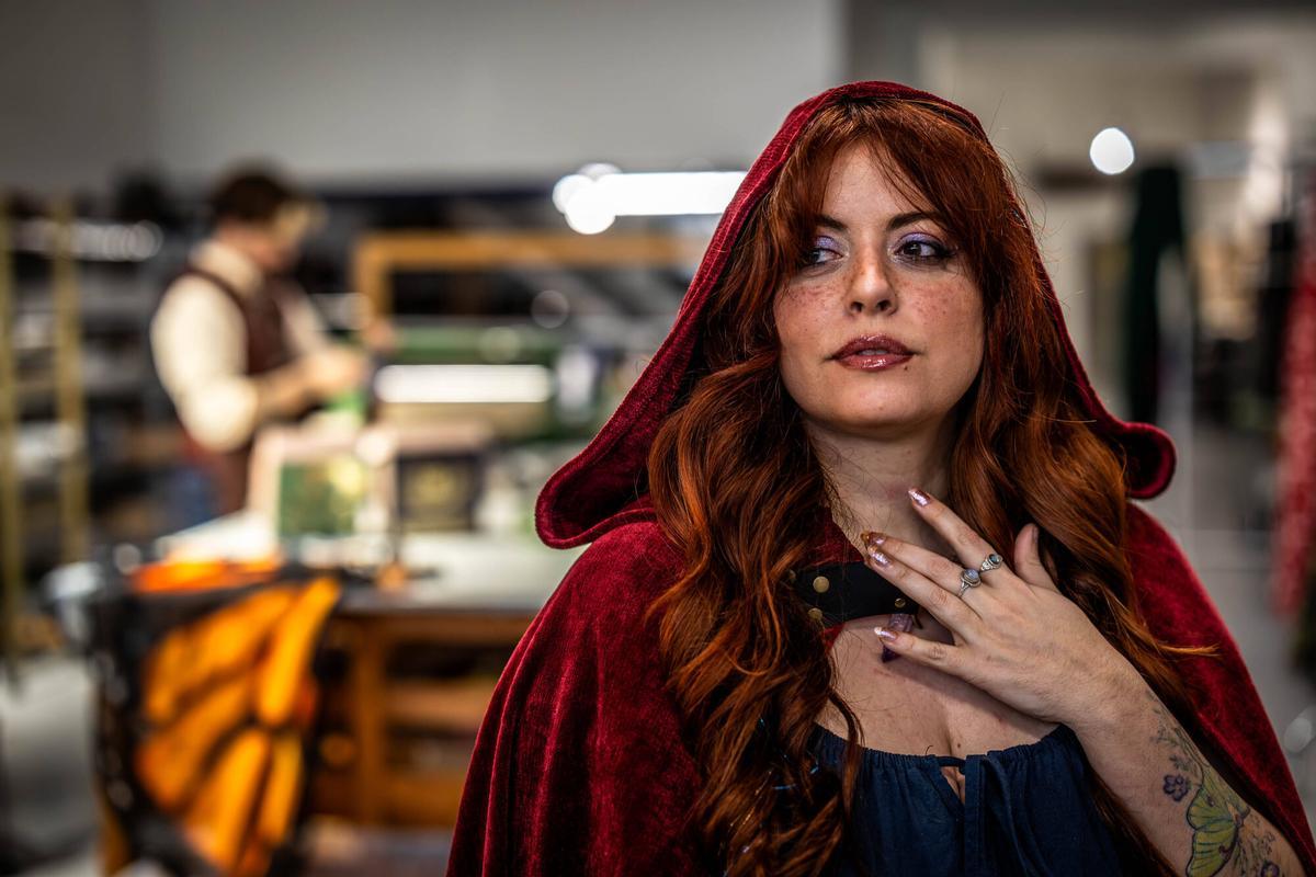 Barcelona 24/02/2026 OnBarcelona Barceloneando. El mundo de fantasía escondido en una nave de l'Hospitalet, es el taller de ciencia ficción de El costurero real. AUTOR: JORDI OTIX