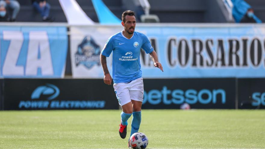 El futbolista del Ibiza Manu Molina sufre un tumor