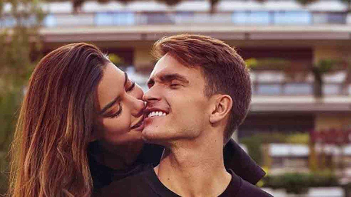 Denis Suárez, junto a su novia Nadia