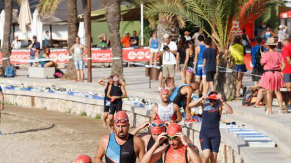 Los triatletas Alberto Parrilla y Susana Sevillano se coronan en el ‘Aquatló Ciutat d’Ibiza’