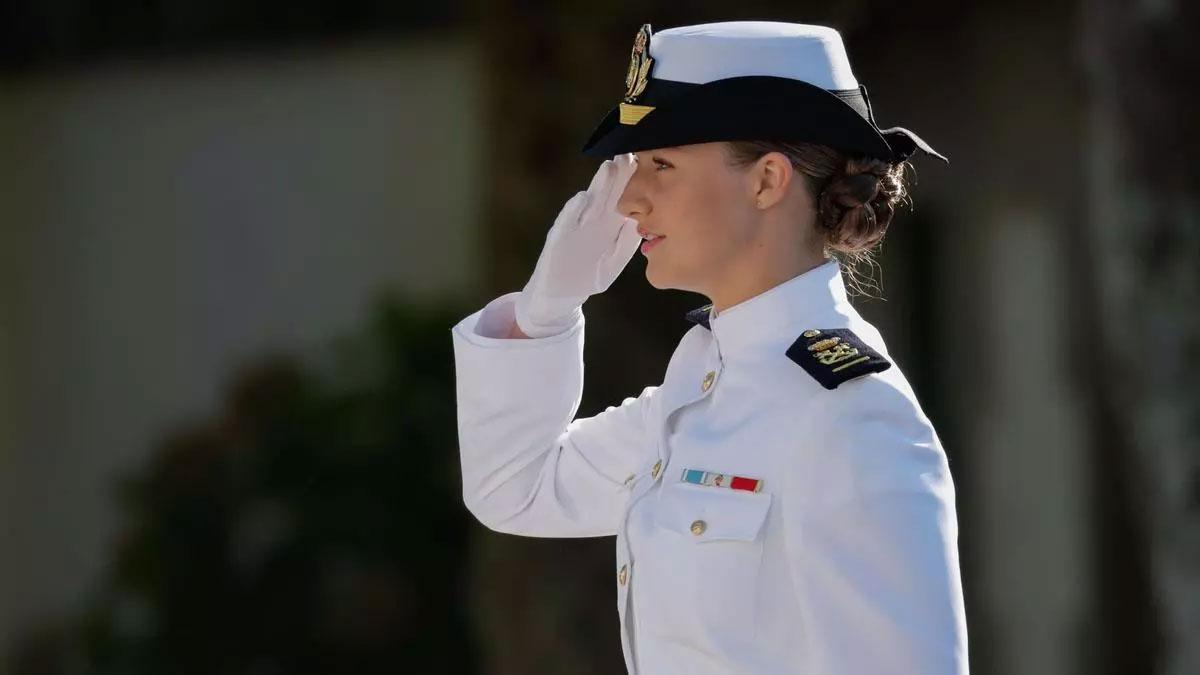 La princesa Leonor durante una ceremonia este jueves en la Escuela Naval Militar de Marín.