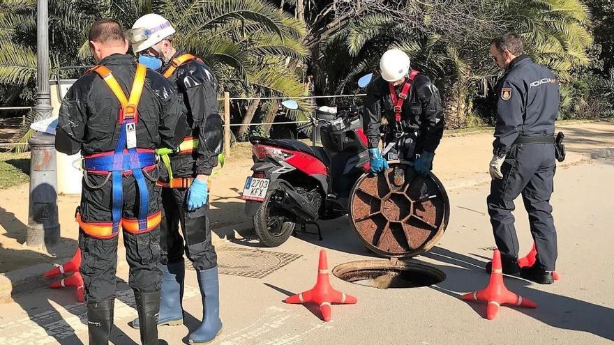 La Policia Nacional inspecciona el clavegueram de l&#039;entorn del Parlament