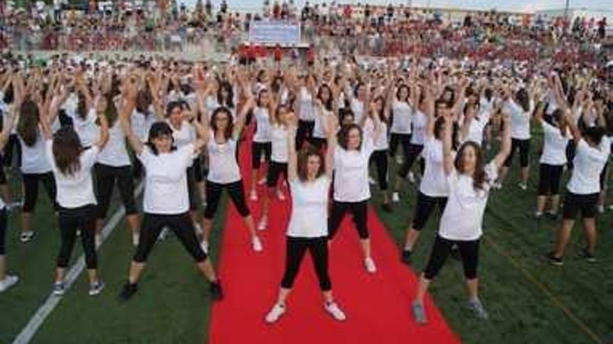 La I Convivencia Deportiva reúne a más de un millar de personas en el Polideportivo