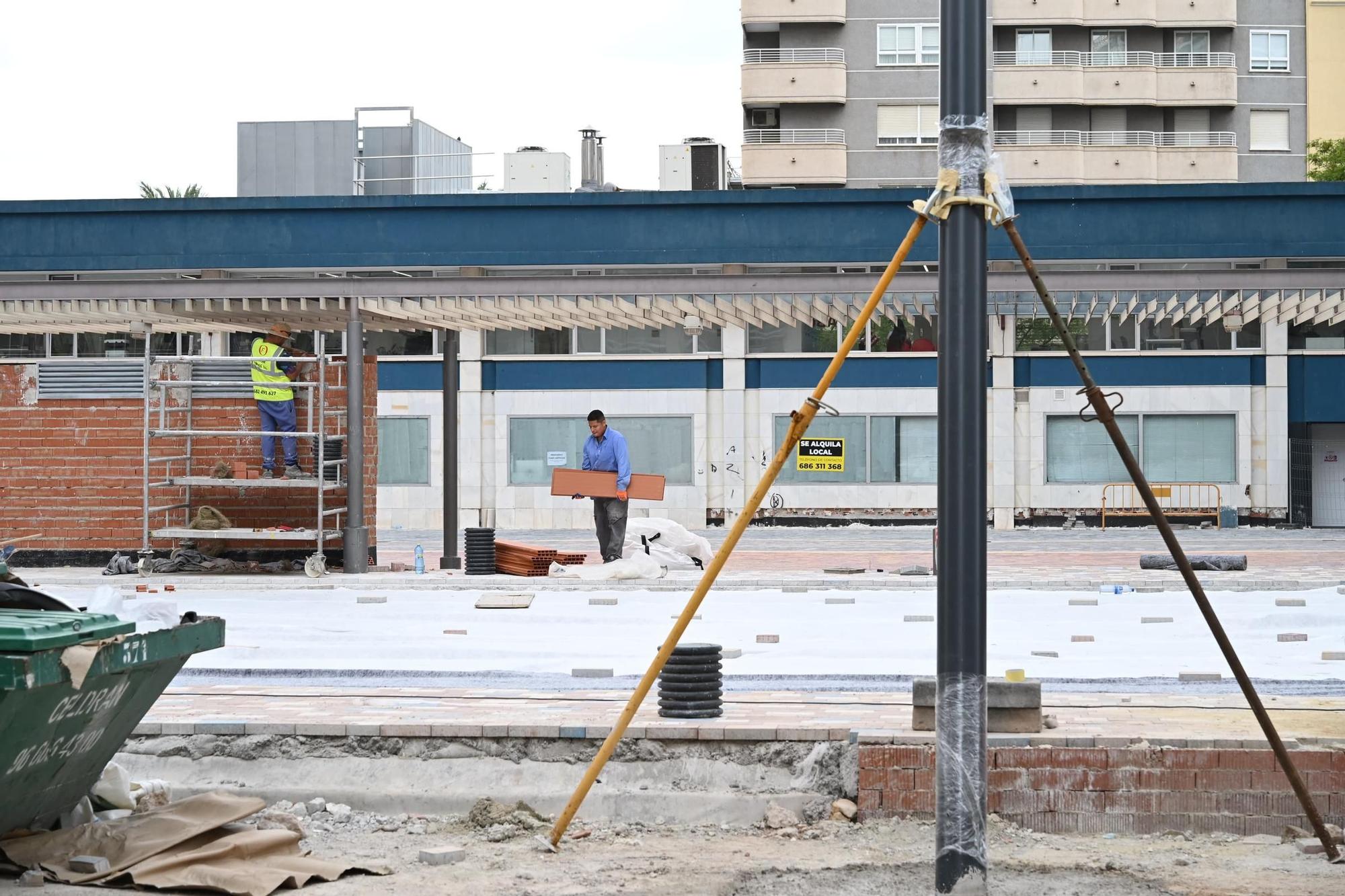 Así van las obras de la plaza de los pisos azules en Elche