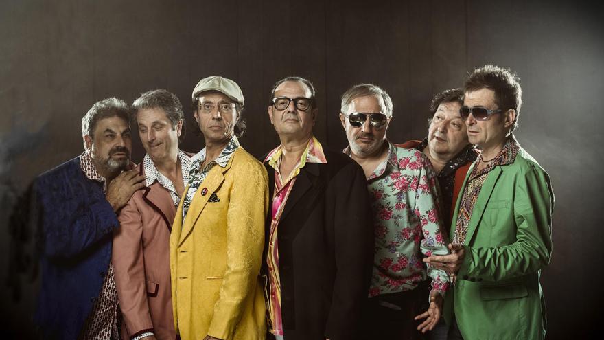 Los Manolos: «Empezamos siendo 10 locos vestidos con trajes de los 70 y los 80, revitalizando la rumba»