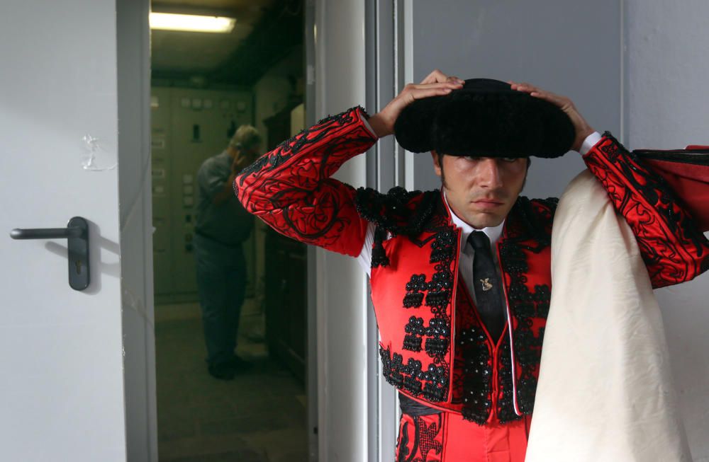 Las imágenes de la tercera corrida de abono de la feria taurina de Málaga en La Malagueta.