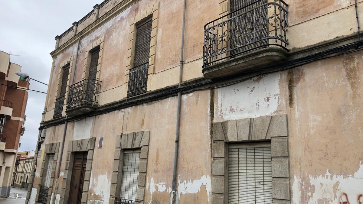 García Lorca. Frente a la parroquia de Belén.