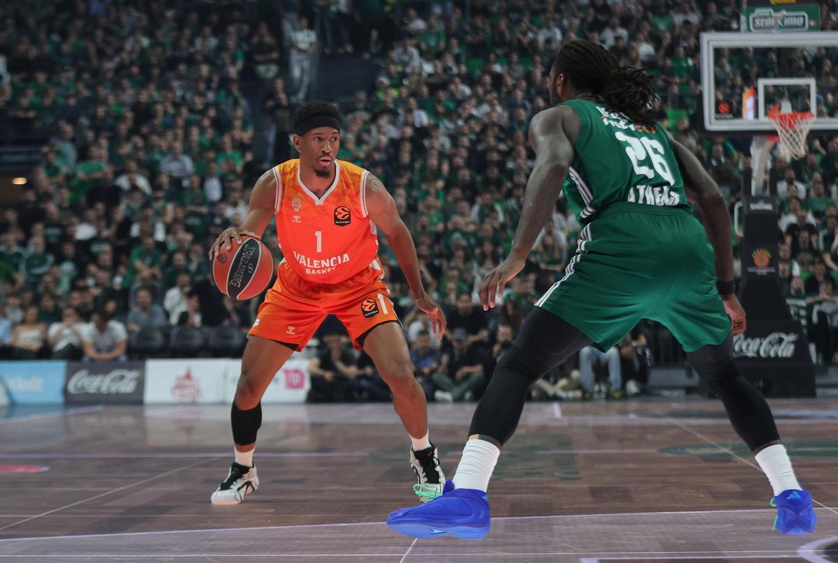 Kameron Taylor, el mejor en un inicio de partido dominado por el Valencia Basket.