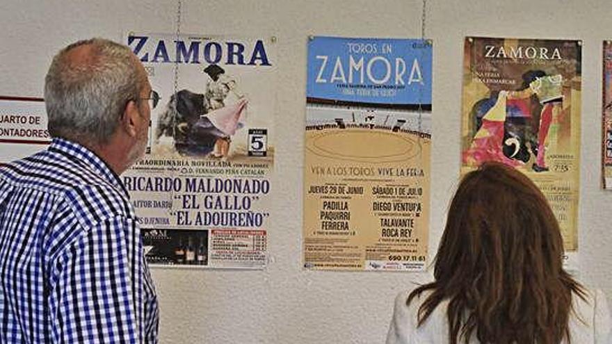 El Colegio Universitario acoge una exposición de carteles taurinos