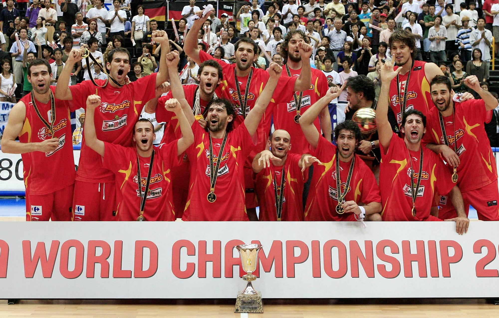 La selección española de baloncesto celebra su victoria en el Mundial 2006.