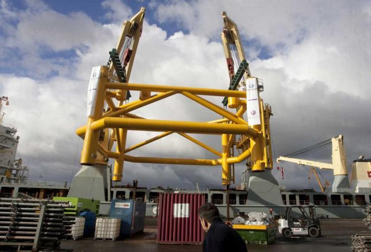 Idesa construye en Avilés un prototipo de aerogenerador marino para aguas profundas