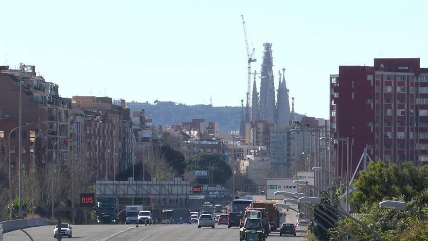 Les mobilitzacions dels pagesos entren a Barcelona per l’Avinguda Meridana amb desenes de tractors