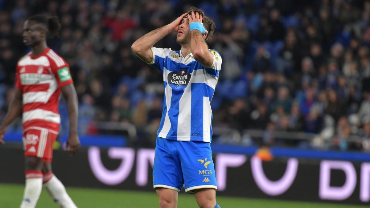 Caos y frustración en una noche para olvidar del Deportivo en Riazor
