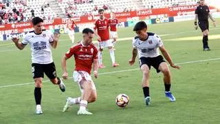 El Real Murcia solo empata y dice adiós a sus opciones de play off (1-1)