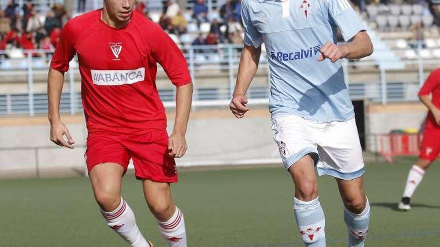 Un momento del derbi entre el Celta y el Val Miñor. // FDV