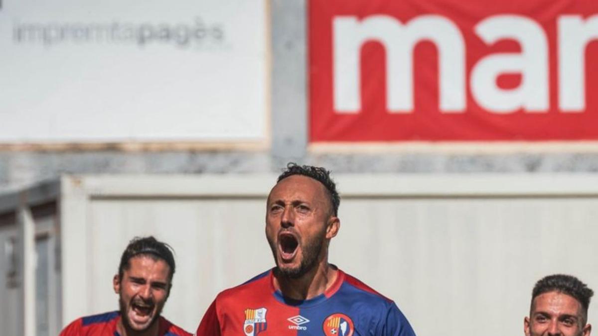 Xumetra celebra el primer gol de l’Olot