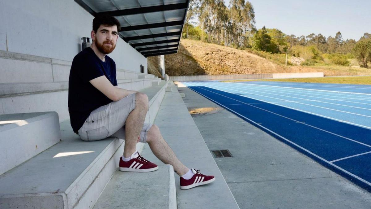 Álex Otero, en las pistas de atletismo de A Estrada.