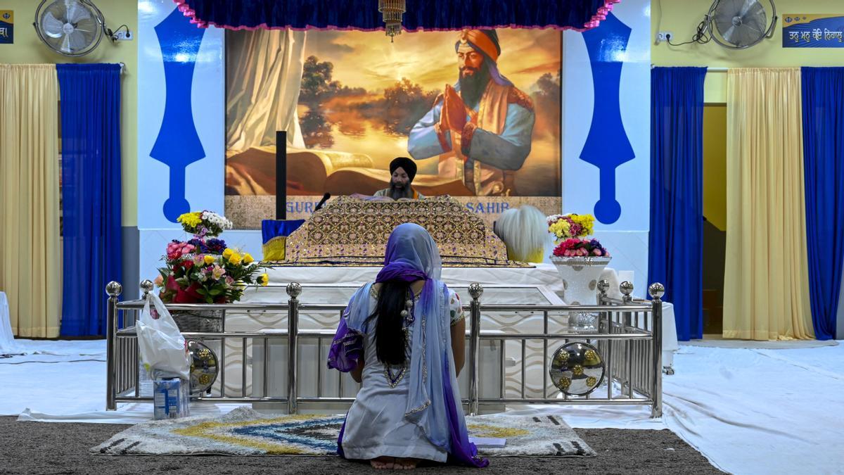 El templo sij Gurudwara Gursangat Sahib está en un polígono industrial de San Adrià.