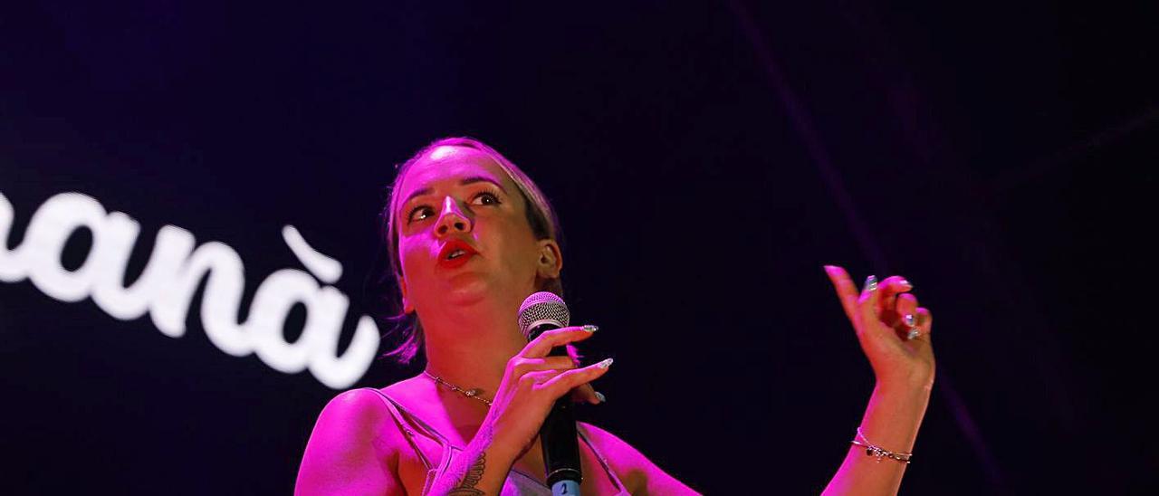 Martita de Graná, ayer, durante su espectáculo en la plaza de toros de El Bibio dentro del festival Metrópoli. | M. León