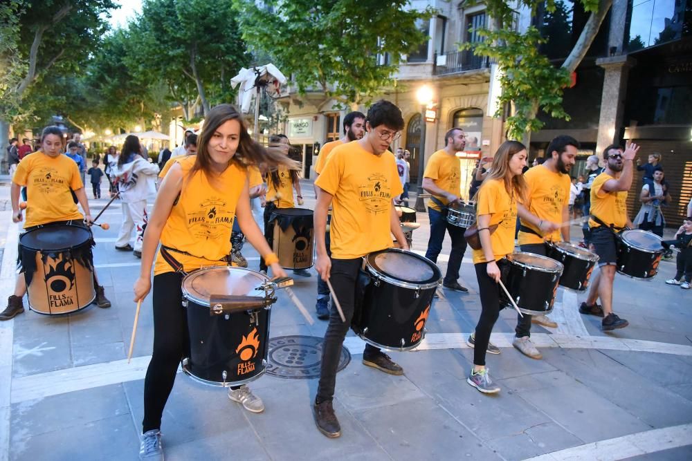 La trobada de diables fa tremolar el Barri Antic d