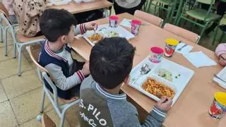 La Asamblea pide que los comedores escolares abran al inicio de curso