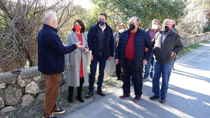 El PSOE exige acerado e iluminación en Camino del Colmenar a su paso por Monte Dorado