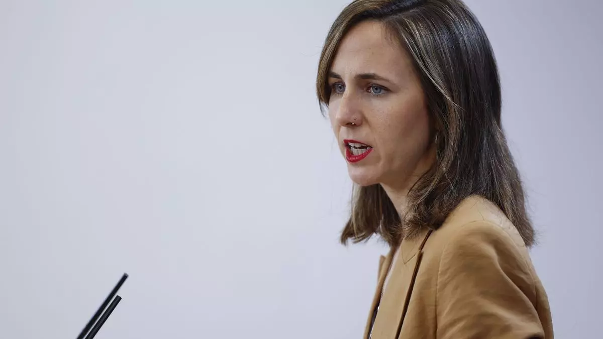 Podemos evita exigir responsabilidades al Gobierno pero cuestiona el "apag車n informativo"
