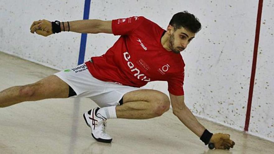 Canari en una partida de la Lliga Bankia de raspall, on el seu equip es jugarà la passada a semifinals en la darrera jornada.