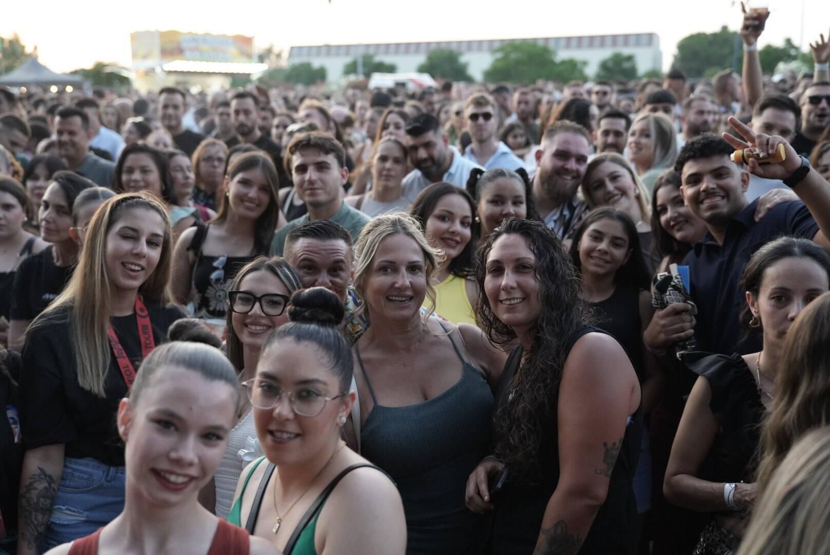 Maka 'cura cicatrices' a 3.000 personas en el recinto ferial de Badajoz