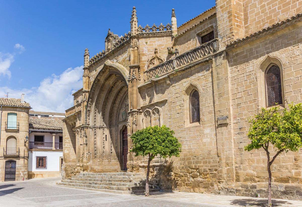 Es la ciudad con más monumentos por metro cuadrado de España.