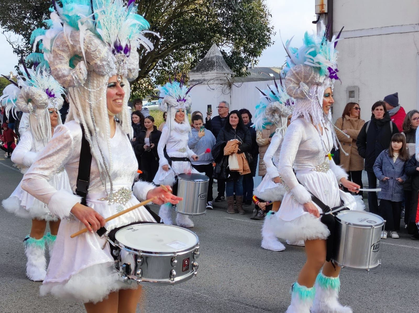 Un Carnaval muy vistoso y de alto nivel: Así fue este domingo el desfile en Tapia de Casariego