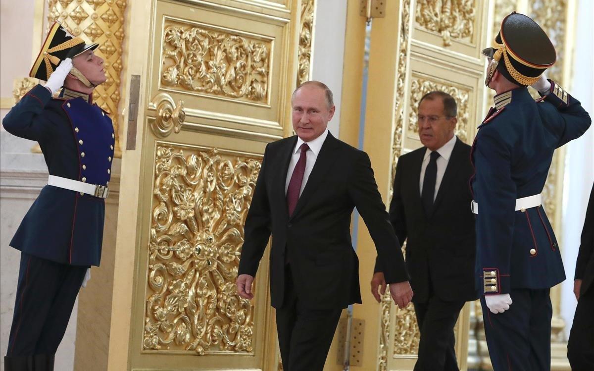 zentauroepp45425039 russian president vladimir putin and foreign minister sergei181011205735 zentauroepp45425039 russian president vladimir putin and foreign minister sergei181011205735